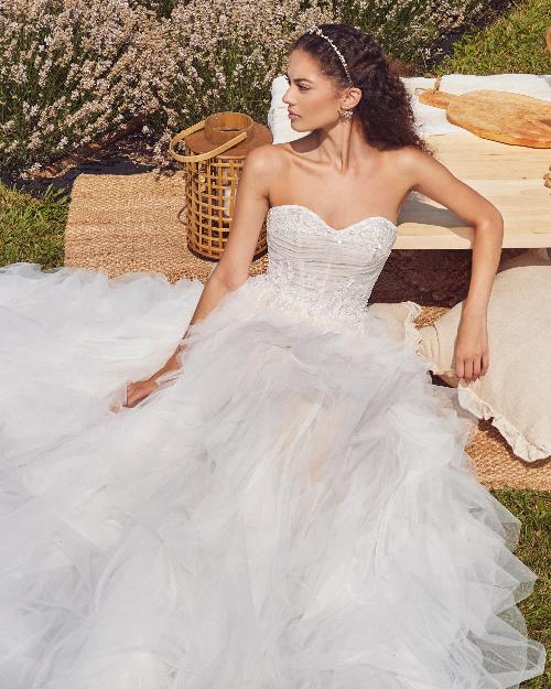 La24101 a line tulle wedding dress with lace and sweetheart neckline1
